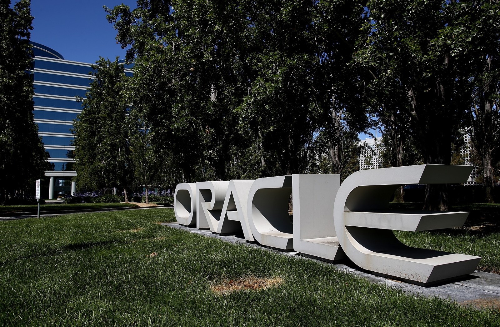 D2/ea/oracle-commits-3-million-dollars-to-support-stem-education-for-girls.jpg