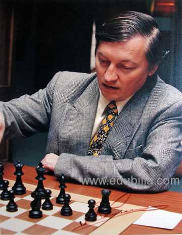 12th World Champion Russian chess player Anatoly Karpov looks on News  Photo - Getty Images